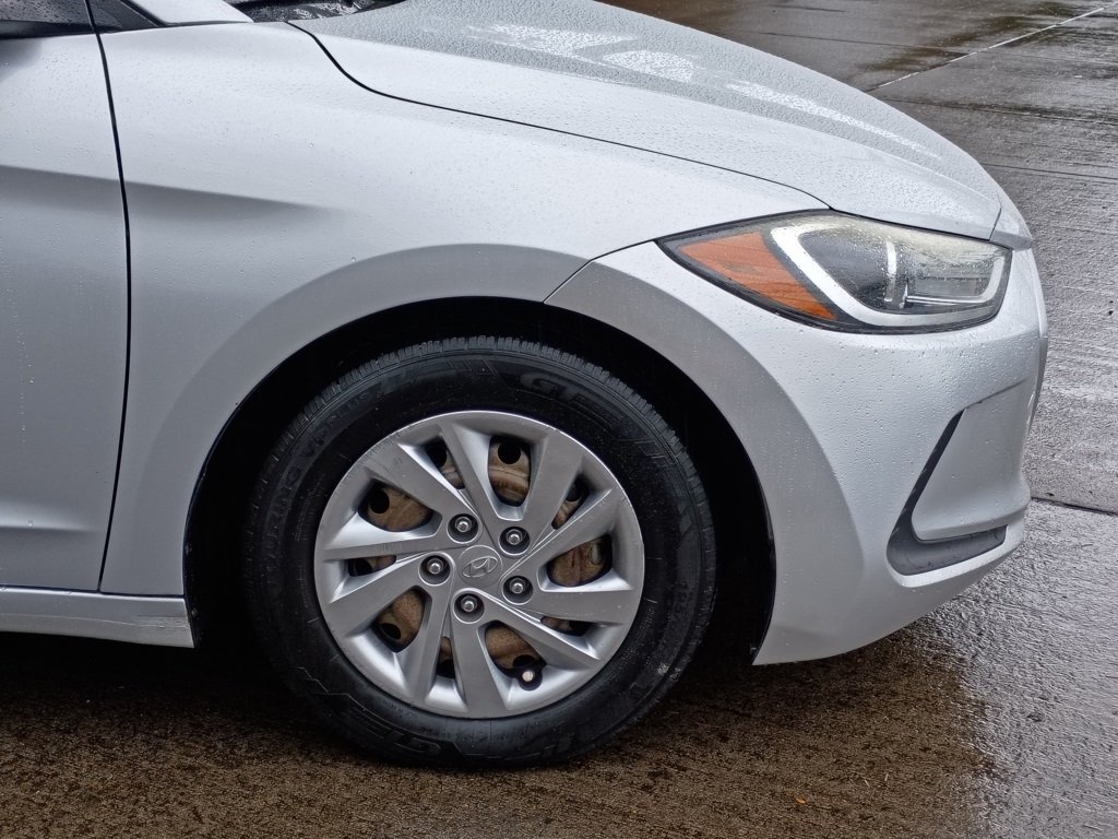 Used 2017 Hyundai Elantra SE with VIN KMHD74LF5HU367383 for sale in Gladstone, OR