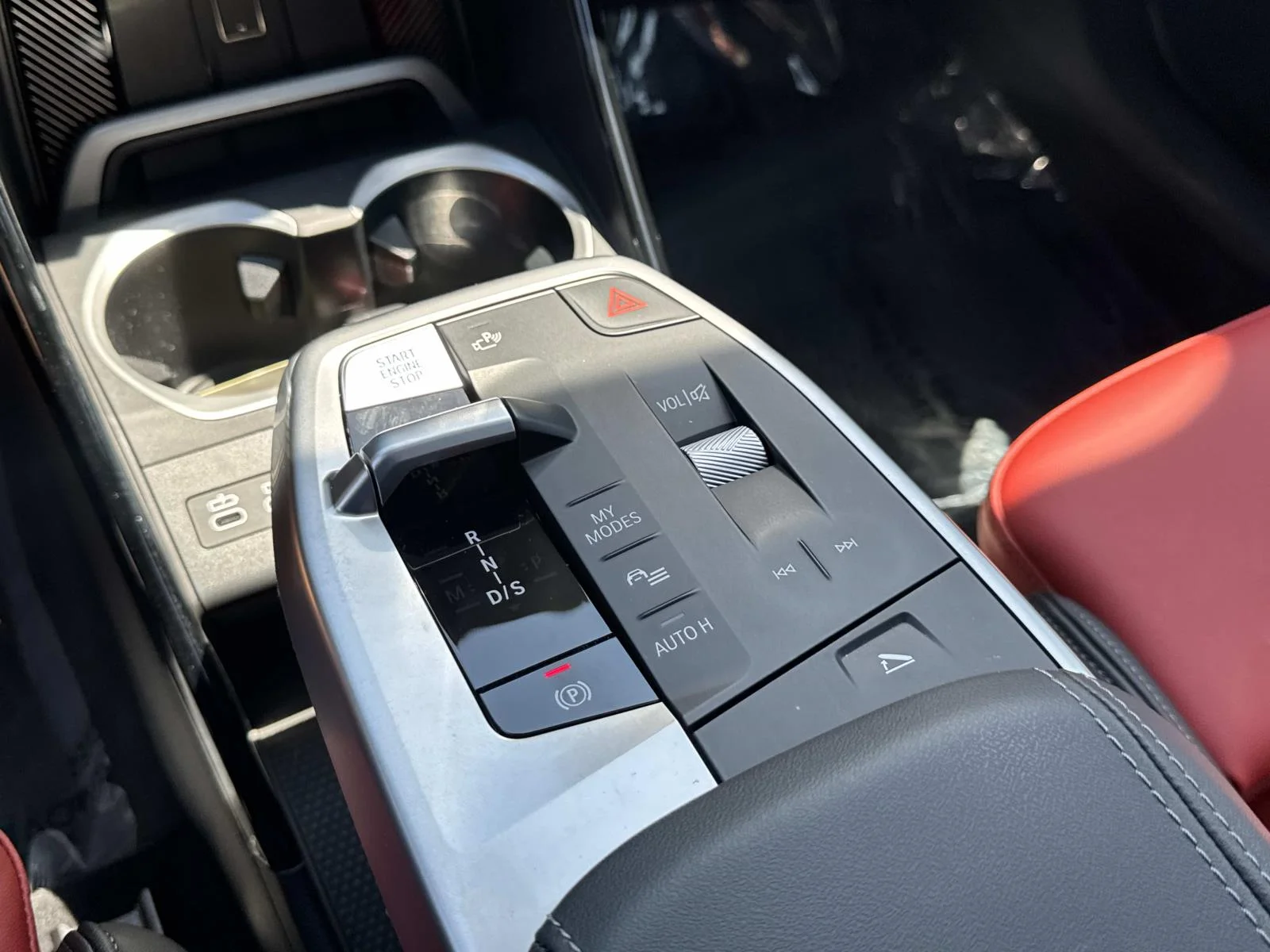 Used 2025 Space Silver Metallic BMW M35i Sports Activity Vehicle image 23