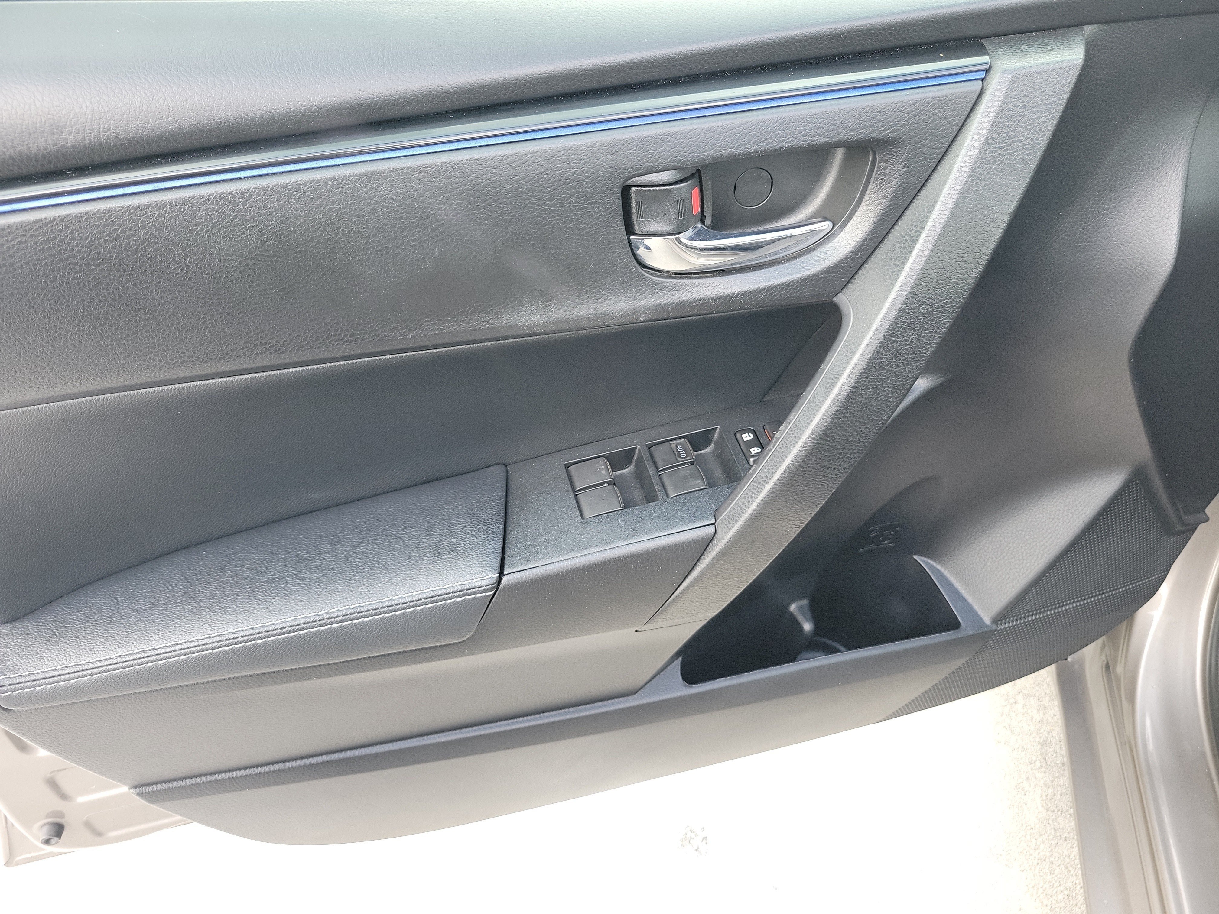 Used 2017 Gray Toyota L image 19