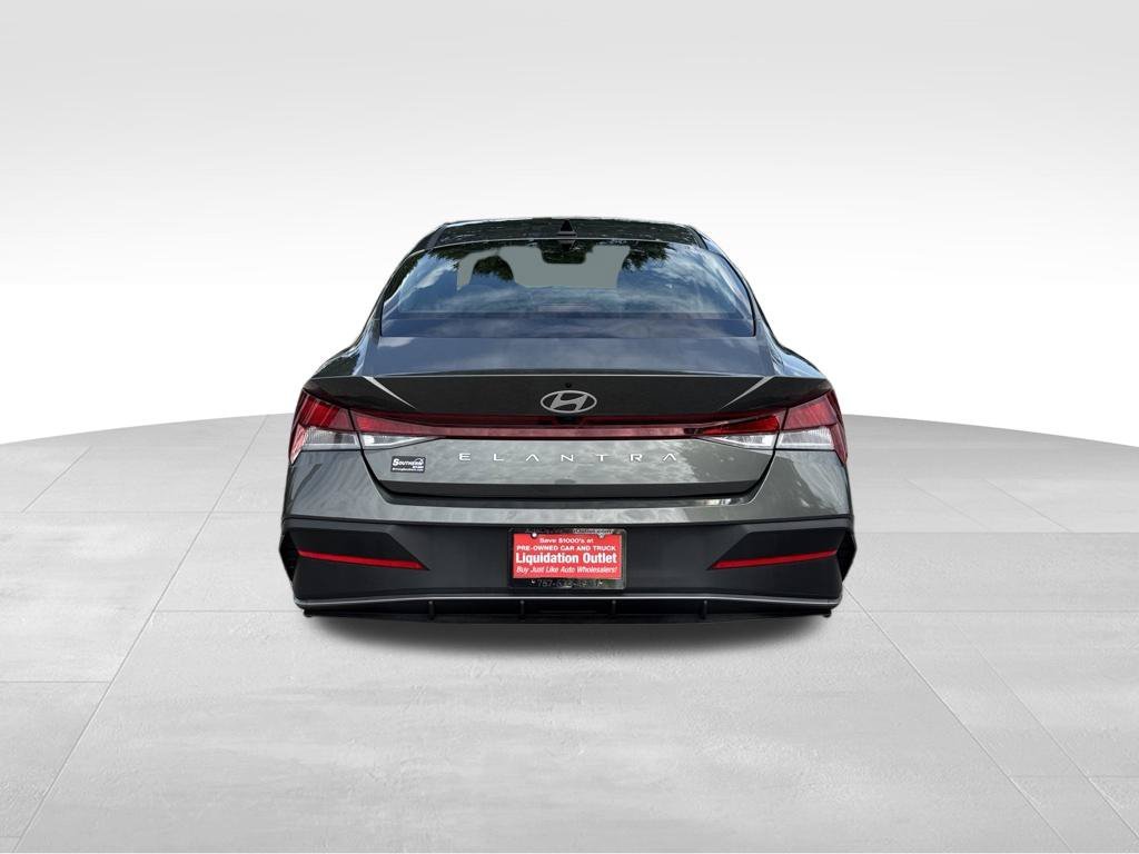 Used 2024 Gray Hyundai SEL image 4