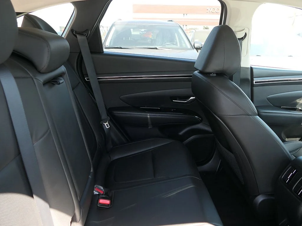 Used 2024 White Hyundai SEL Convenience image 25