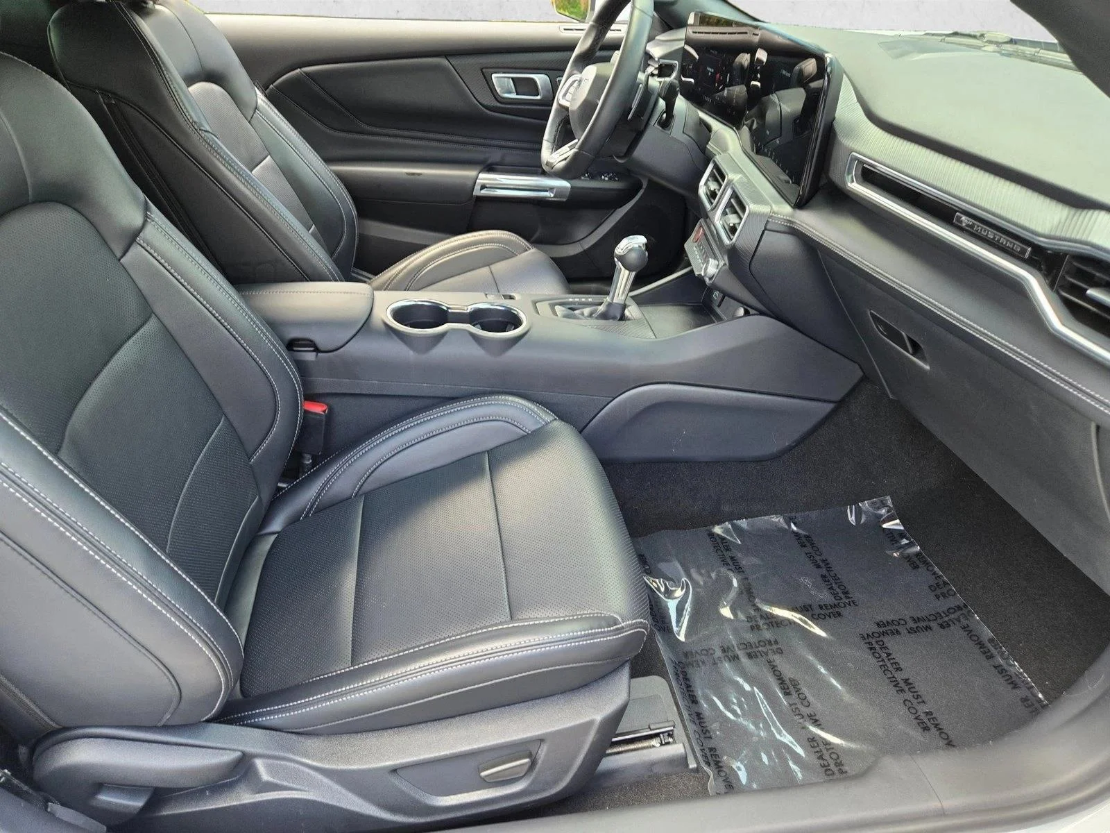 Used 2025 Oxford White Ford GT Premium image 18