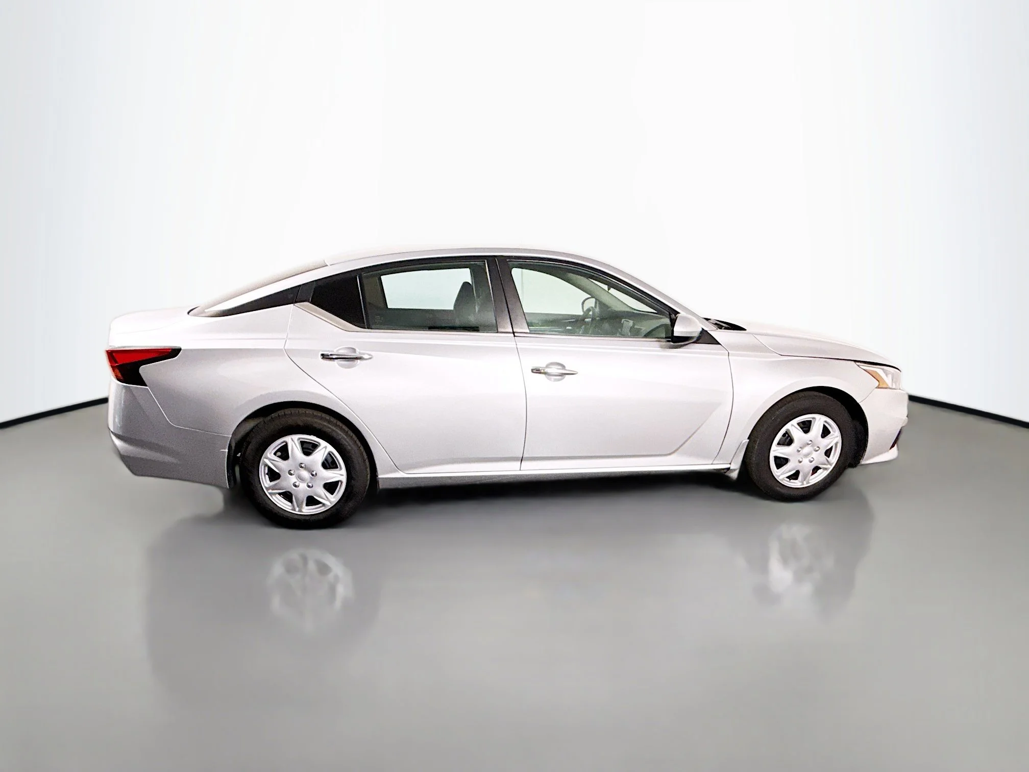 Used 2021 Brilliant Silver Metallic Nissan 2.5 S image 8