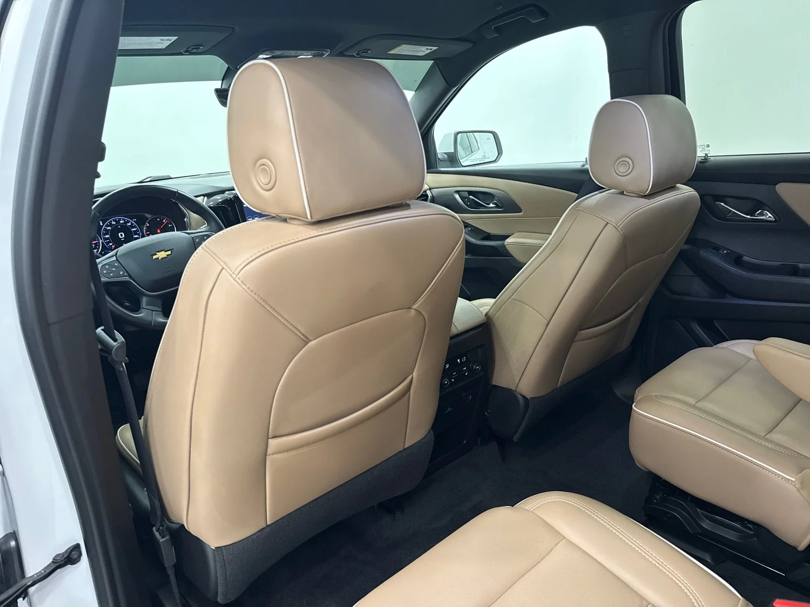 Used 2023 Iridescent Pearl Tricoat Chevrolet Premier FWD image 41