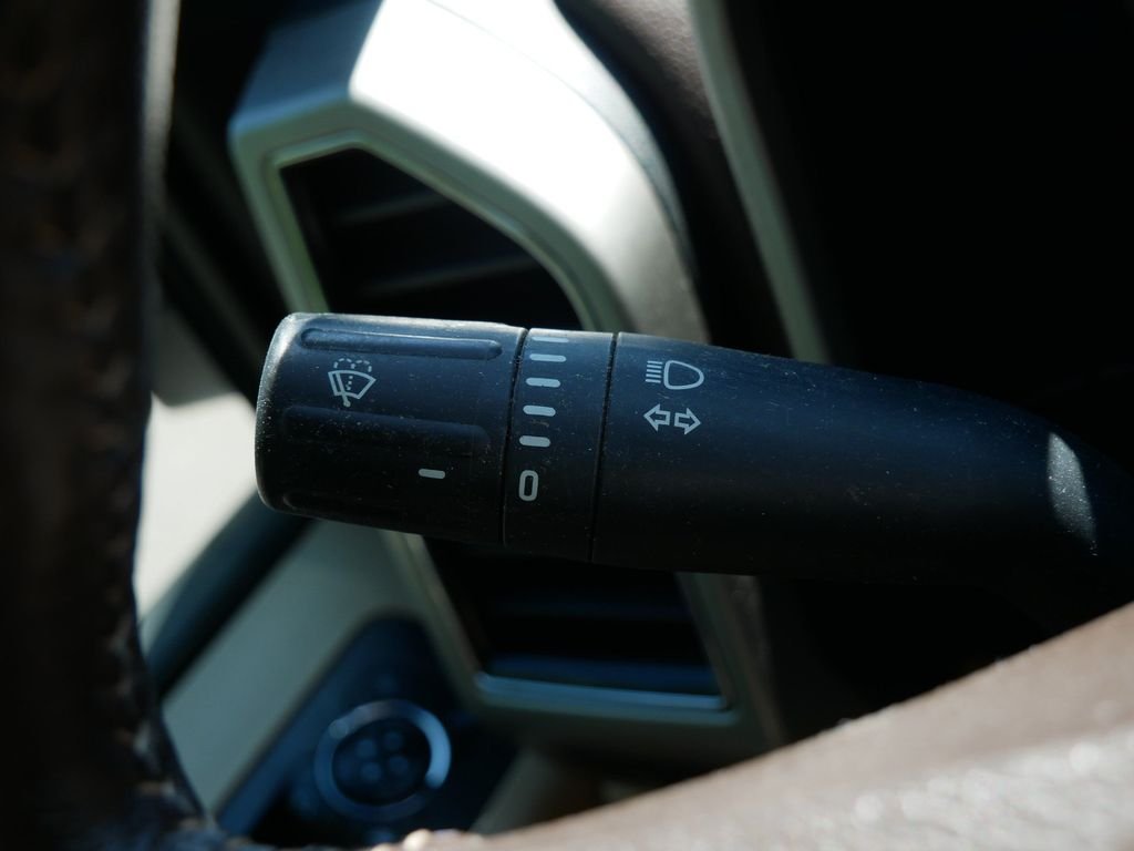 Used 2019 White Ford Lariat image 19