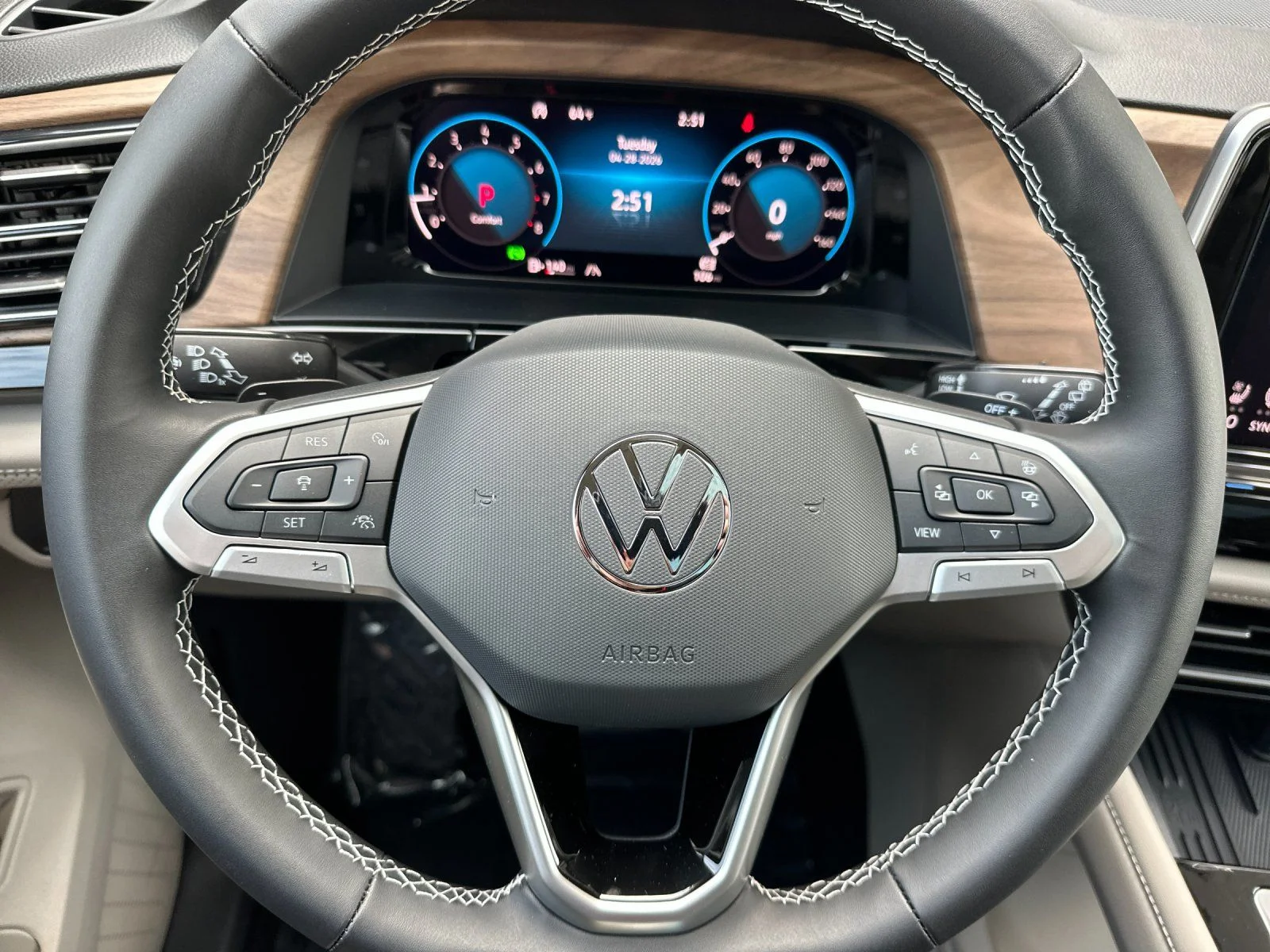 New 2026 Silver Volkswagen SE w/Technology image 23