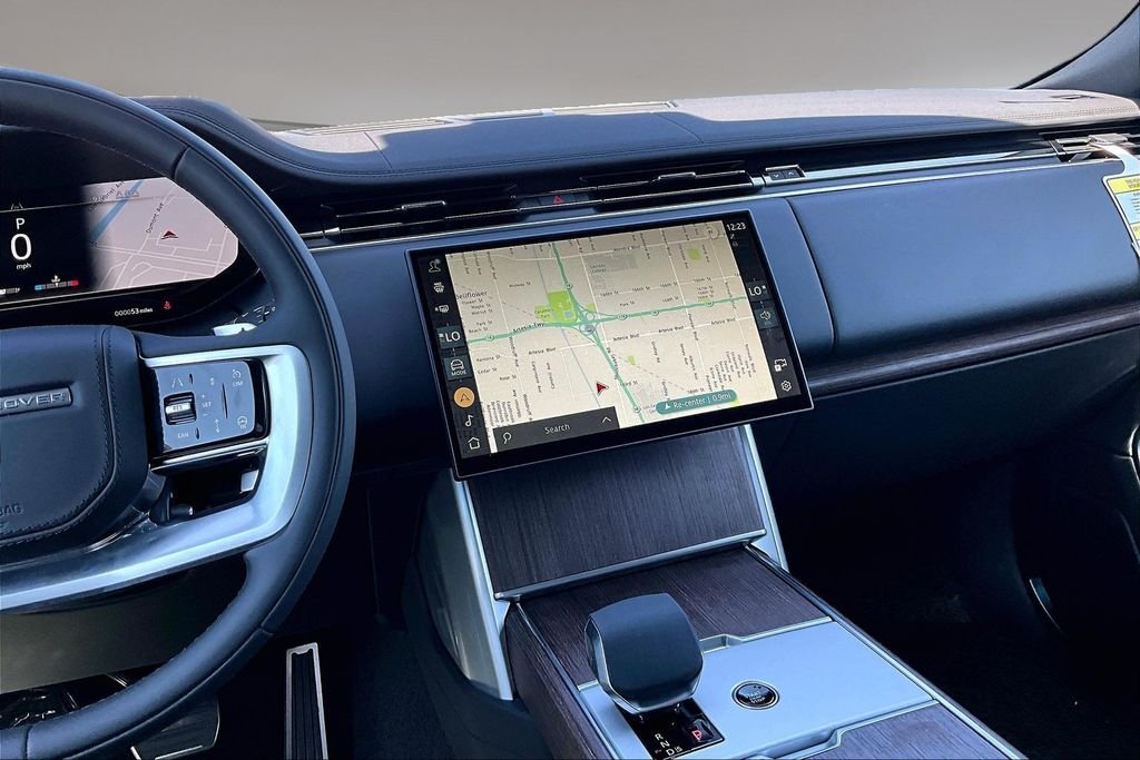 New 2026 SANTORINI BLACK Land Rover SE image 6
