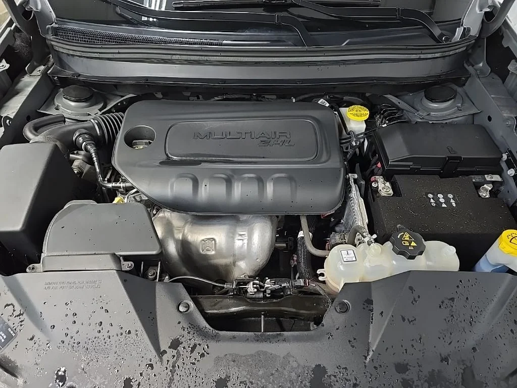 Used 2023 Gray Jeep Altitude image 15