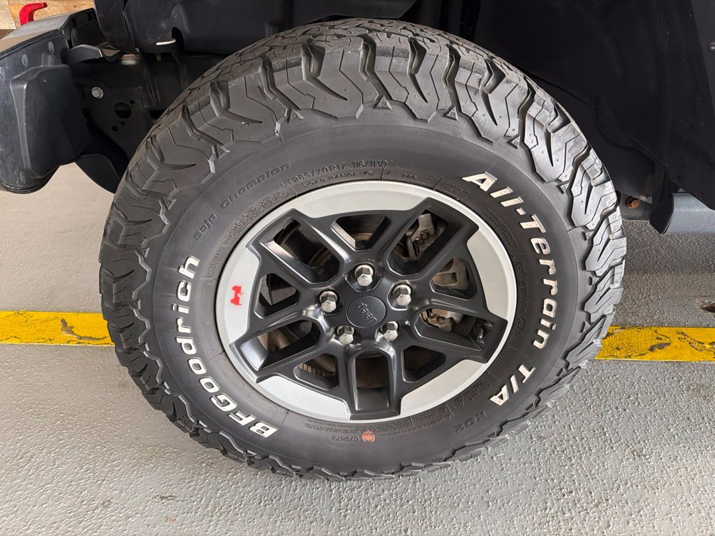 Used 2018 Crystal Metallic Jeep Rubicon image 5