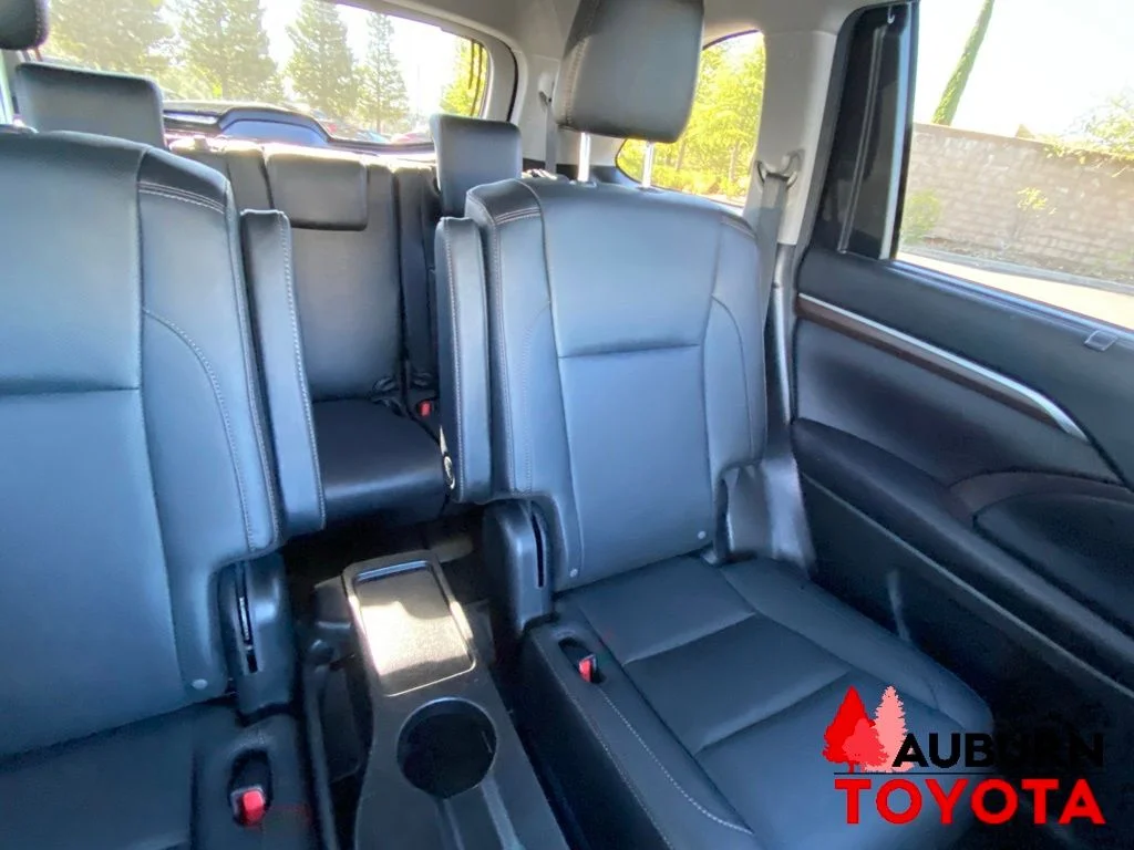 Used 2016 Midnight Black Metallic Toyota Limited image 28