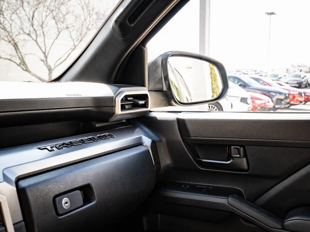 Used 2025 Underground Toyota SR5 image 34