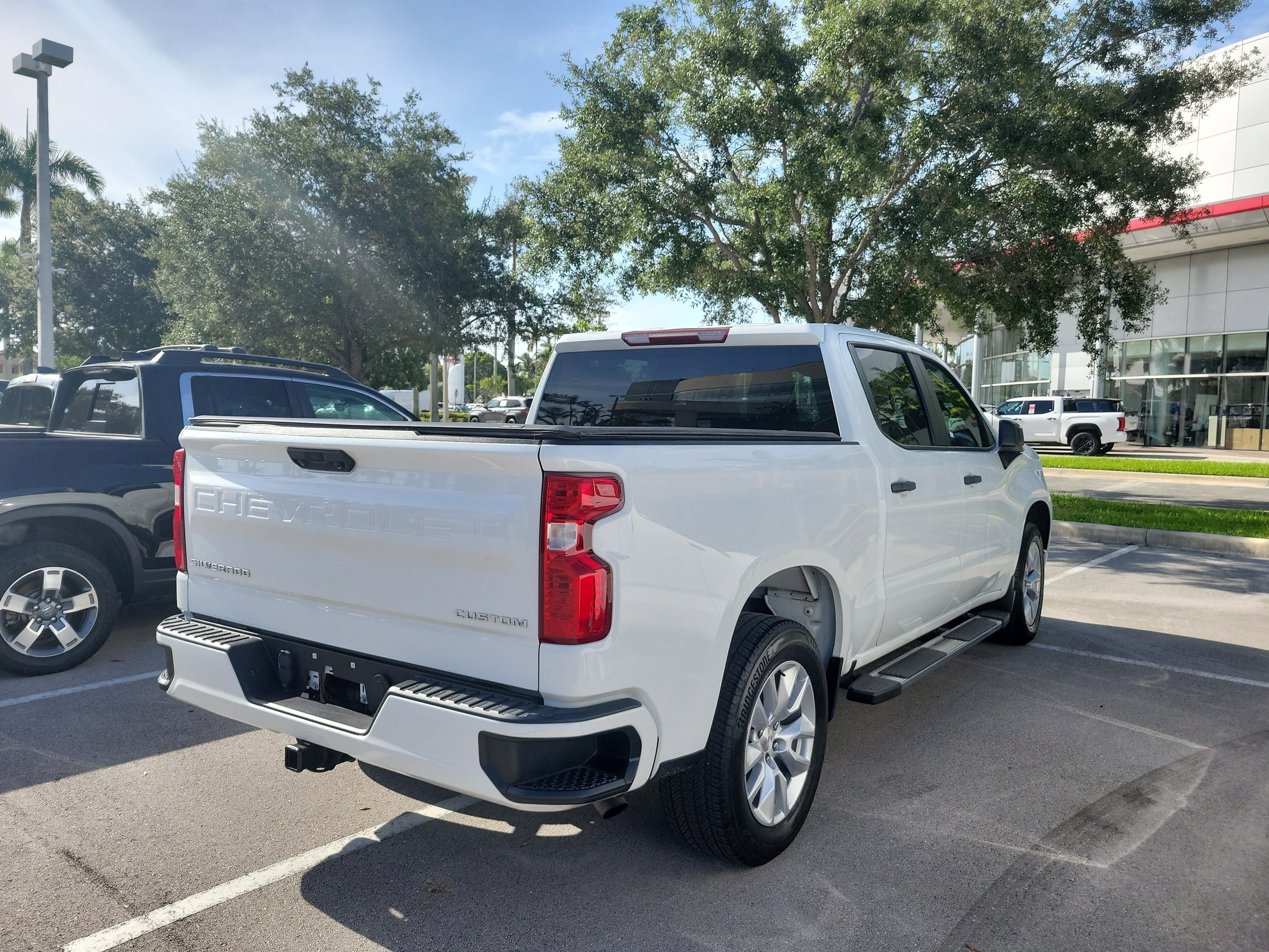 Used 2022 Summit White Chevrolet Custom image 7