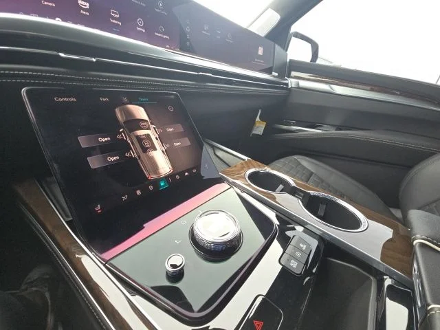 Used 2025 Black Cadillac Sport Platinum image 37