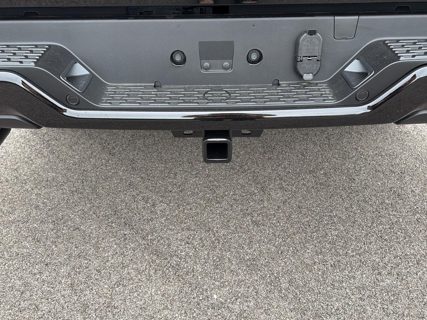 New 2026 Diamond Black Crystal Pearl-Coat Exterior Paint RAM Laramie image 14