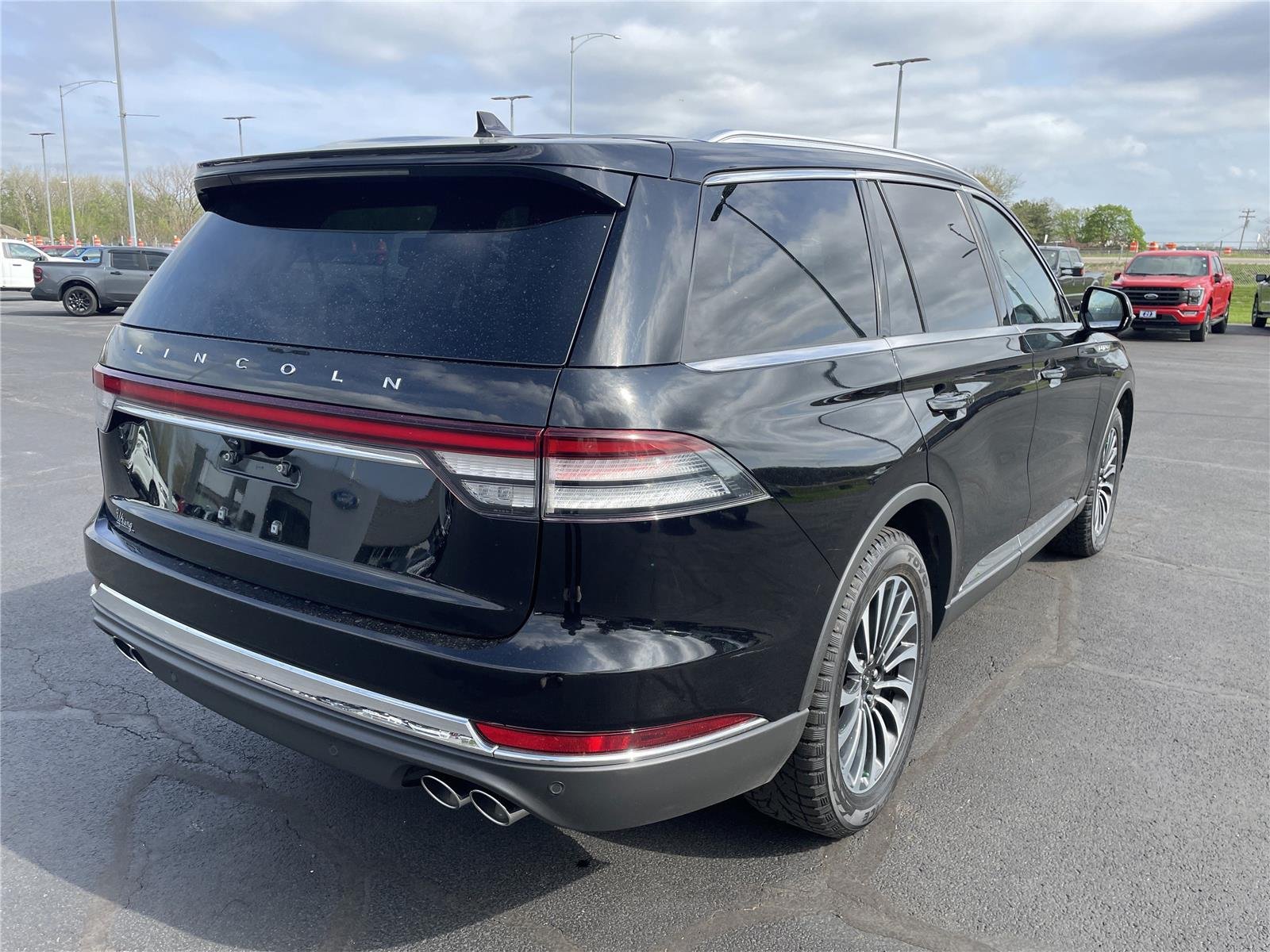 Used 2023 Infinite Black Metallic Lincoln Reserve image 5
