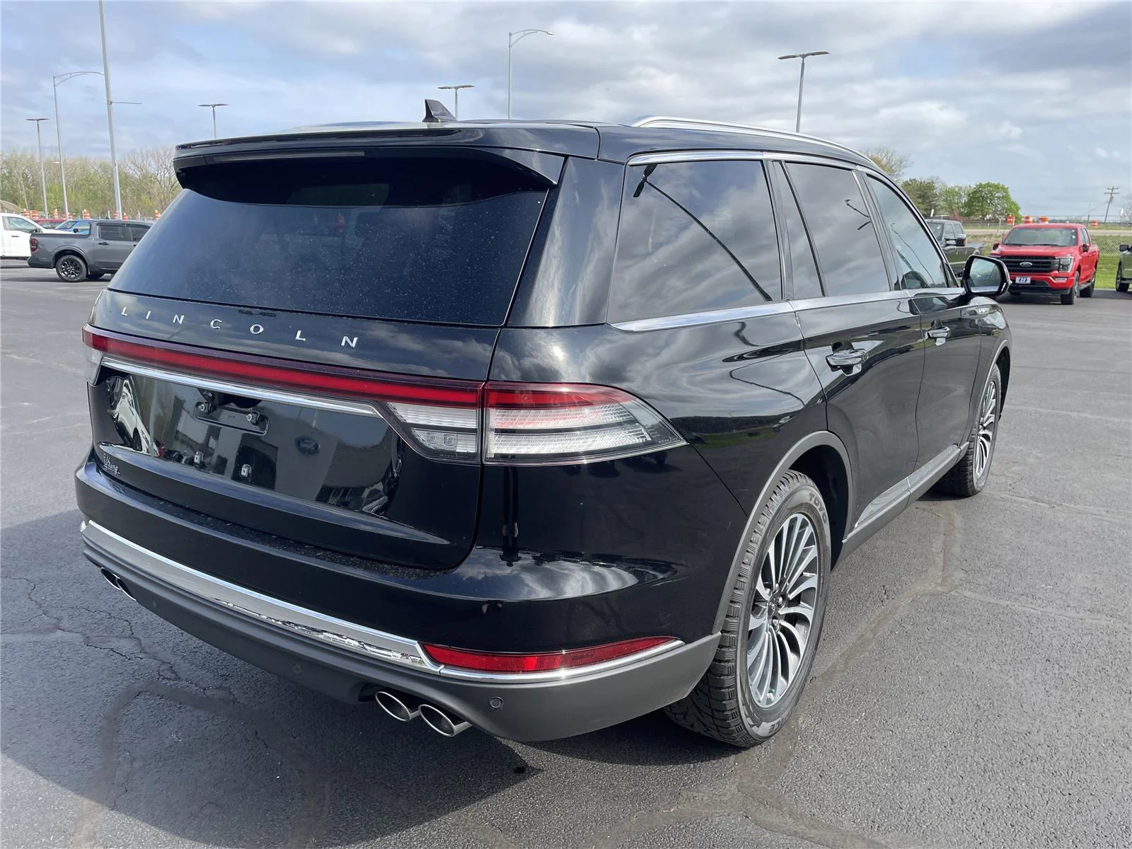 Used 2023 Infinite Black Metallic Clearcoat Lincoln Reserve image 5
