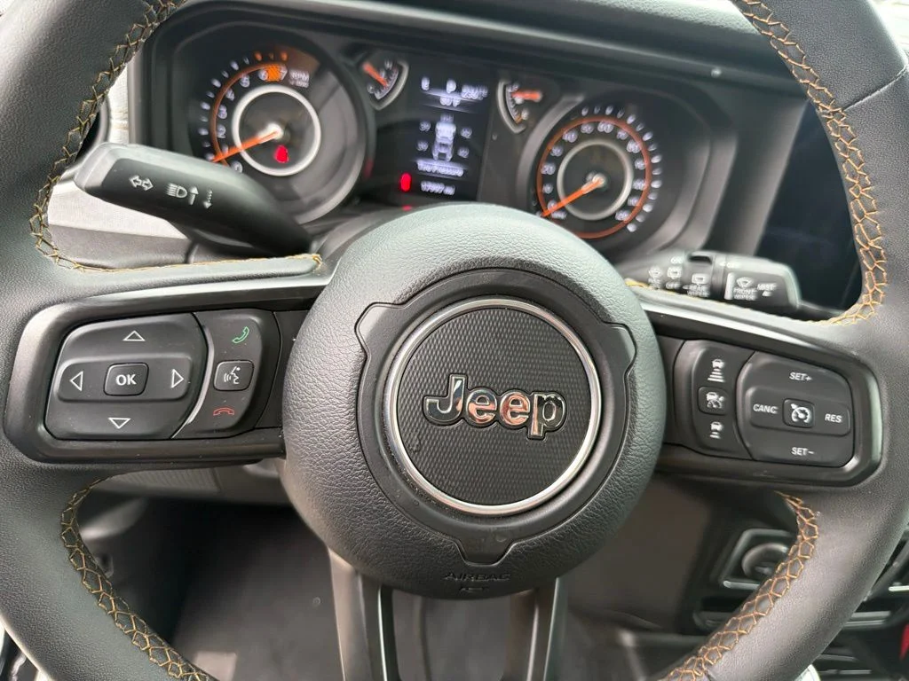 Used 2025 Black Jeep Sport S image 13