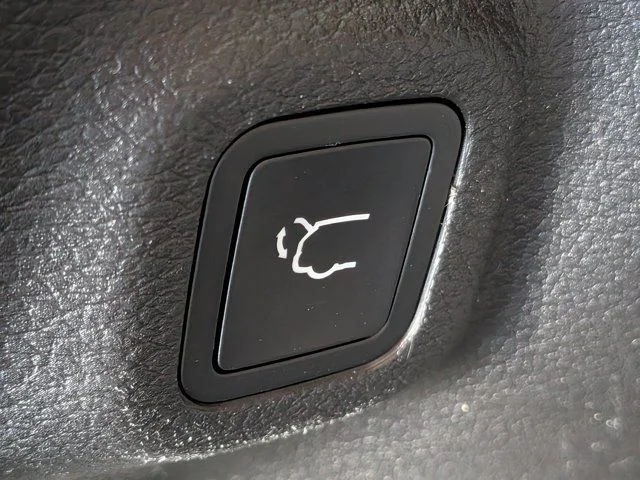 Certified Used 2025 Black Jeep Latitude image 18