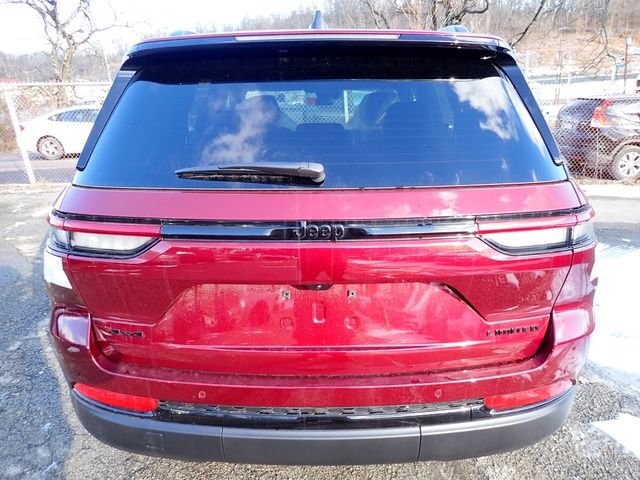 New 2025 Velvet Red Pearl-Coat Exterior Paint Jeep Limited image 4