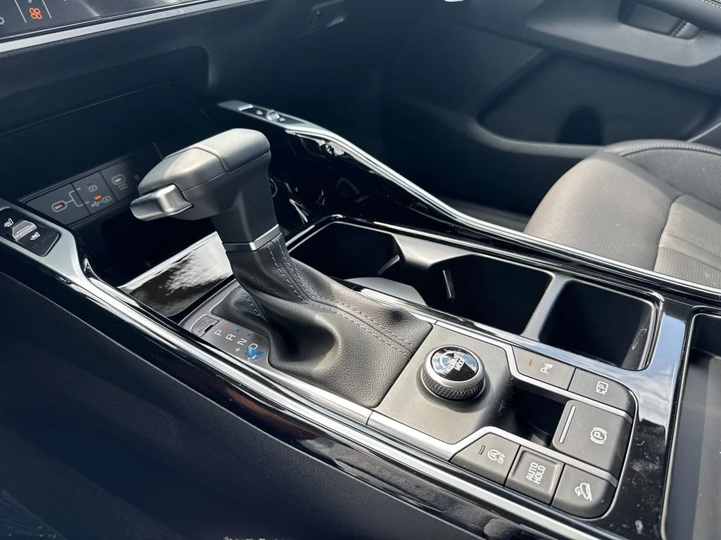 2025 Kia Sorento SX - Photo 32