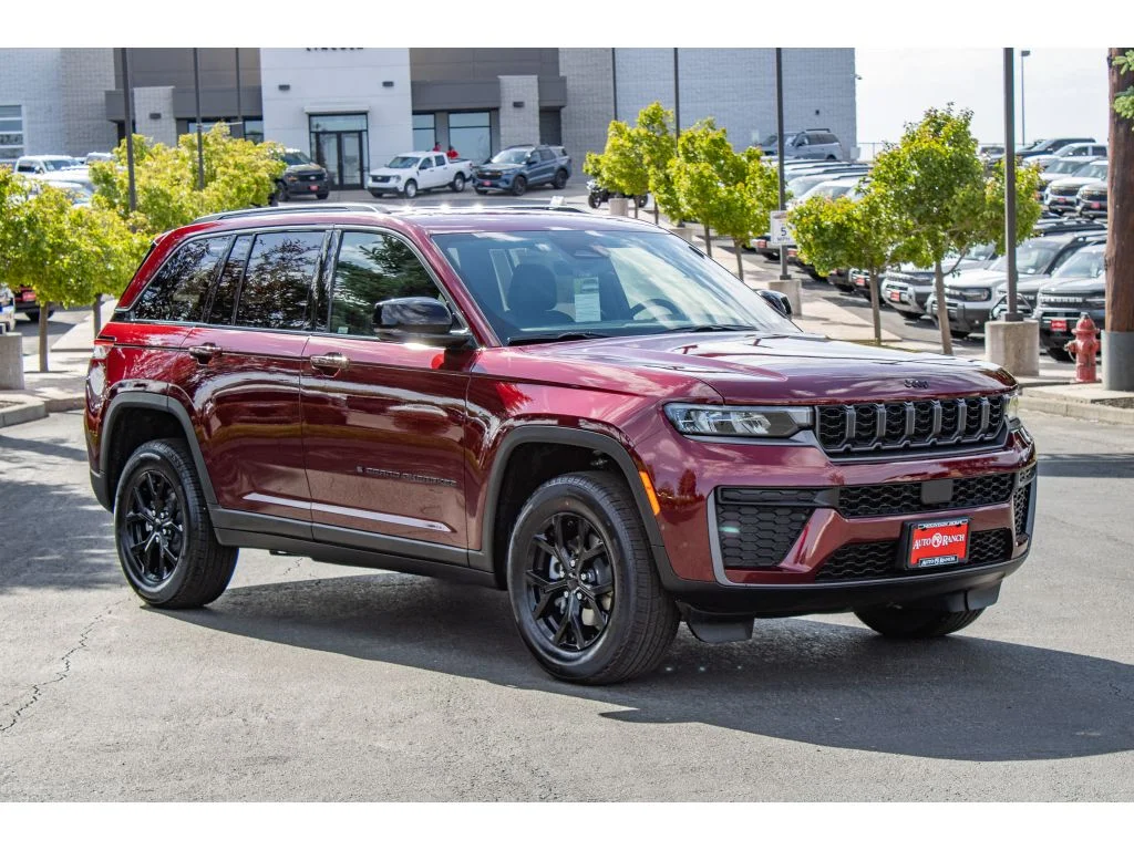 New 2026 Velvet Red Pearlcoat Jeep Laredo Altitude image 2
