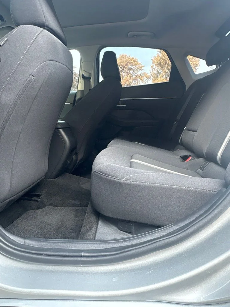 Used 2025 Silver Hyundai SEL Convenience image 12