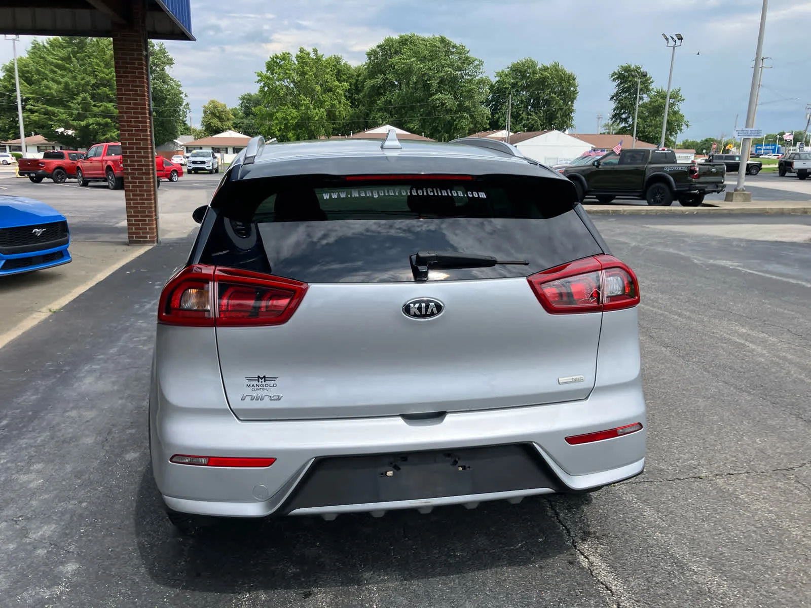 Used 2018 Silky Silver Kia LX image 15