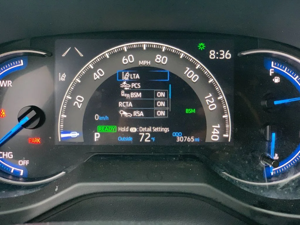 Used 2025 White Toyota XLE image 30