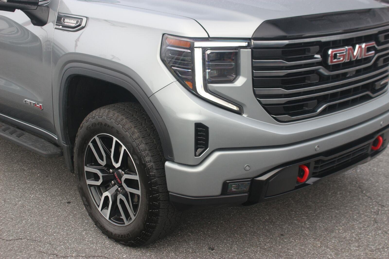 Used 2025 Sterling Metallic GMC AT4 image 9