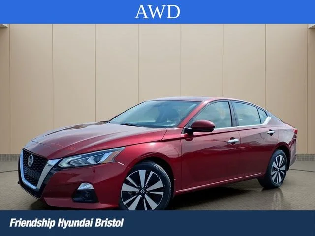 Used 2022 Red Nissan 2.5 SL image 1