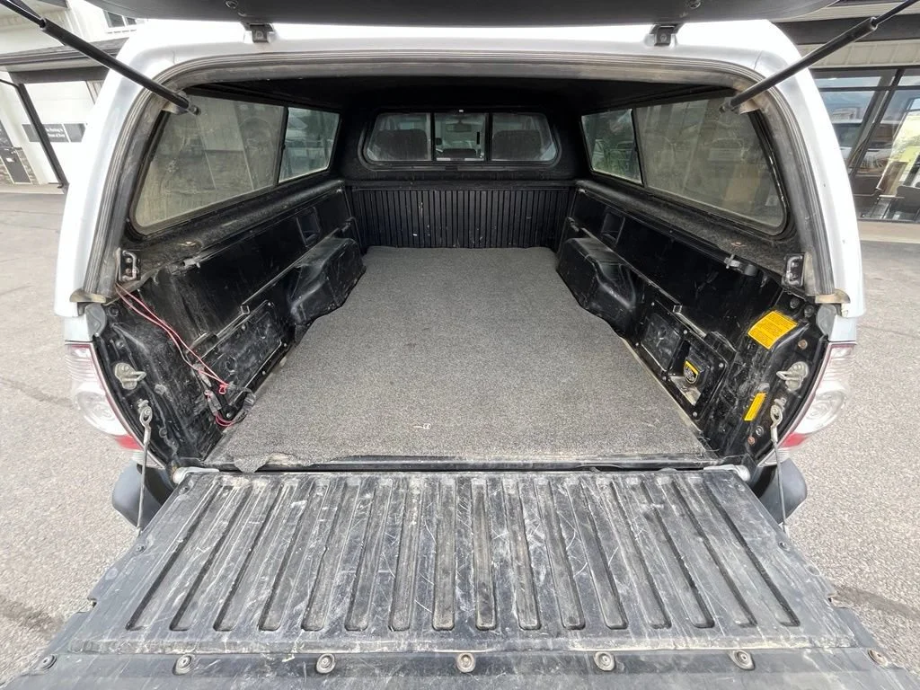Used 2009 Silver Toyota BASE image 15