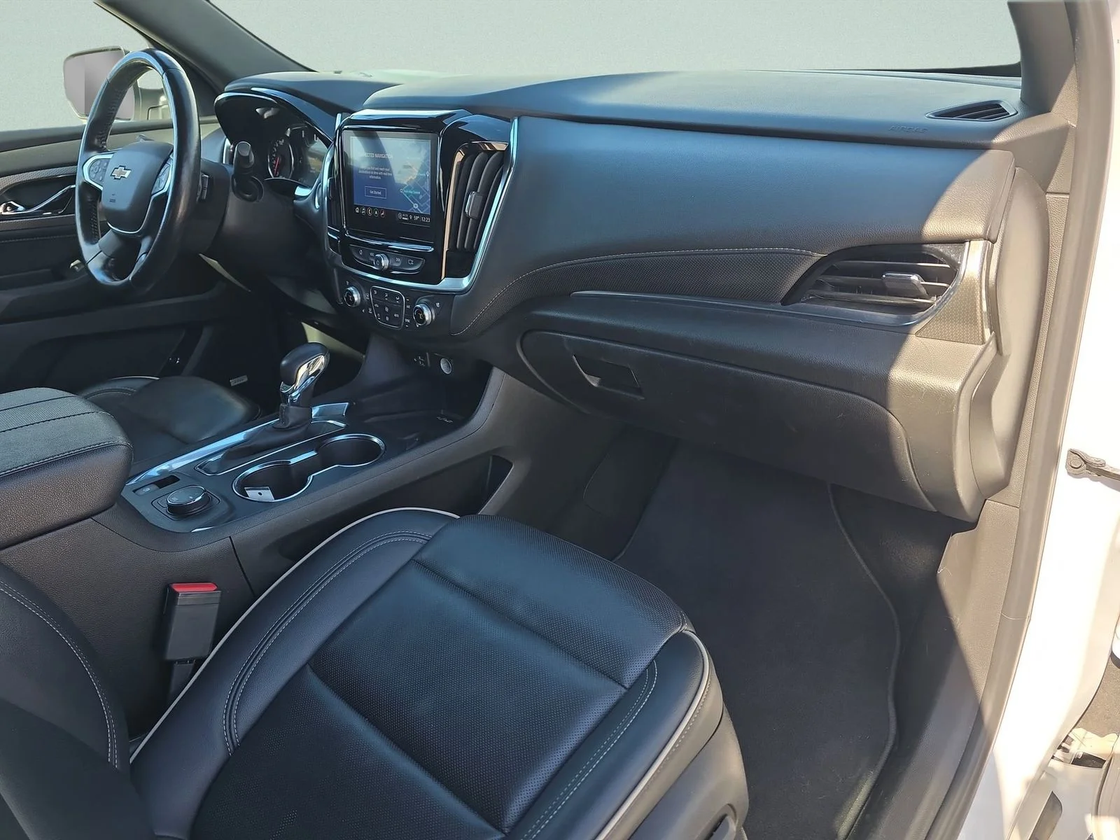 Used 2022 Beige Chevrolet Premier image 27