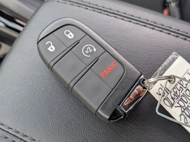 New 2026 Black Jeep Latitude image 25