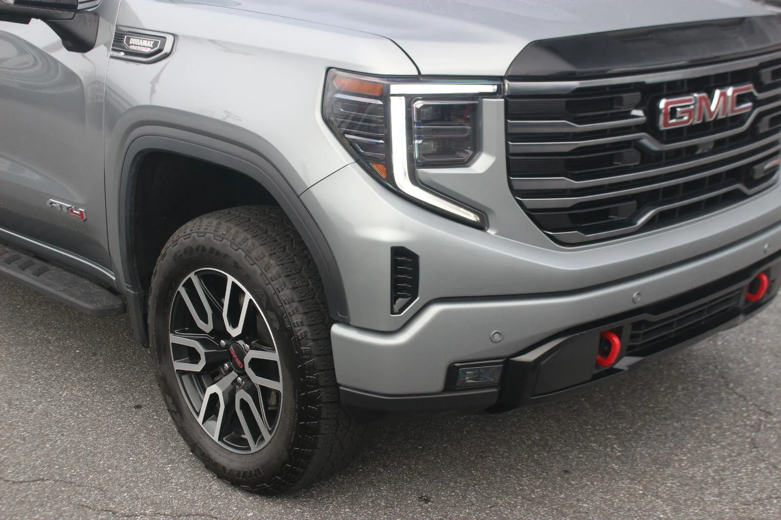 Used 2025 Sterling Metallic GMC AT4 image 9