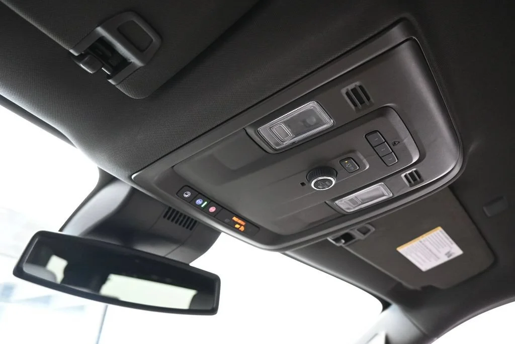 Used 2024 Summit White Chevrolet LT image 15