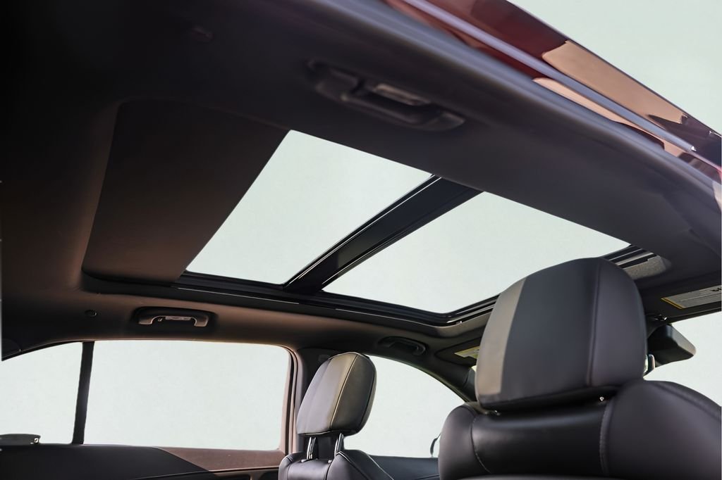 Used 2022  Cadillac Premium Luxury image 35