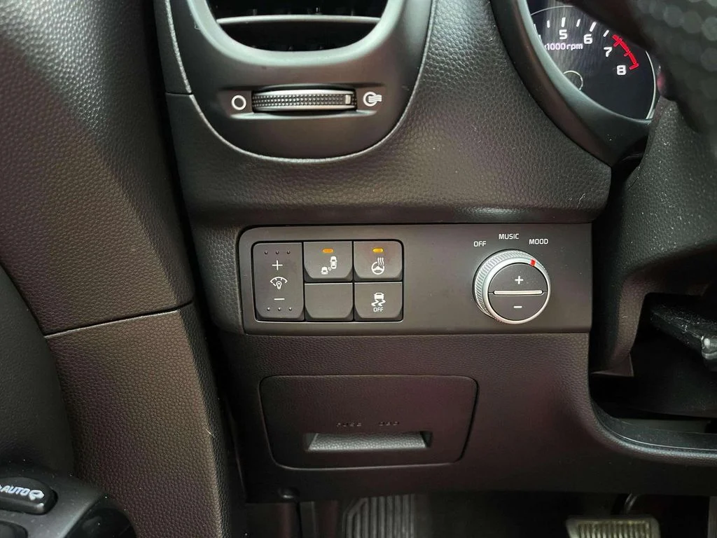 Certified Used 2019 Clear White Kia Exclaim image 16