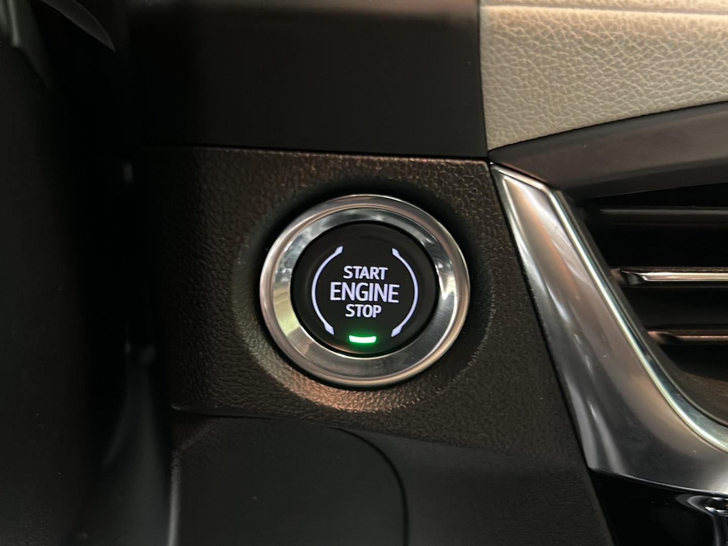 Used 2024 White Frost Tricoat Buick Avenir image 25