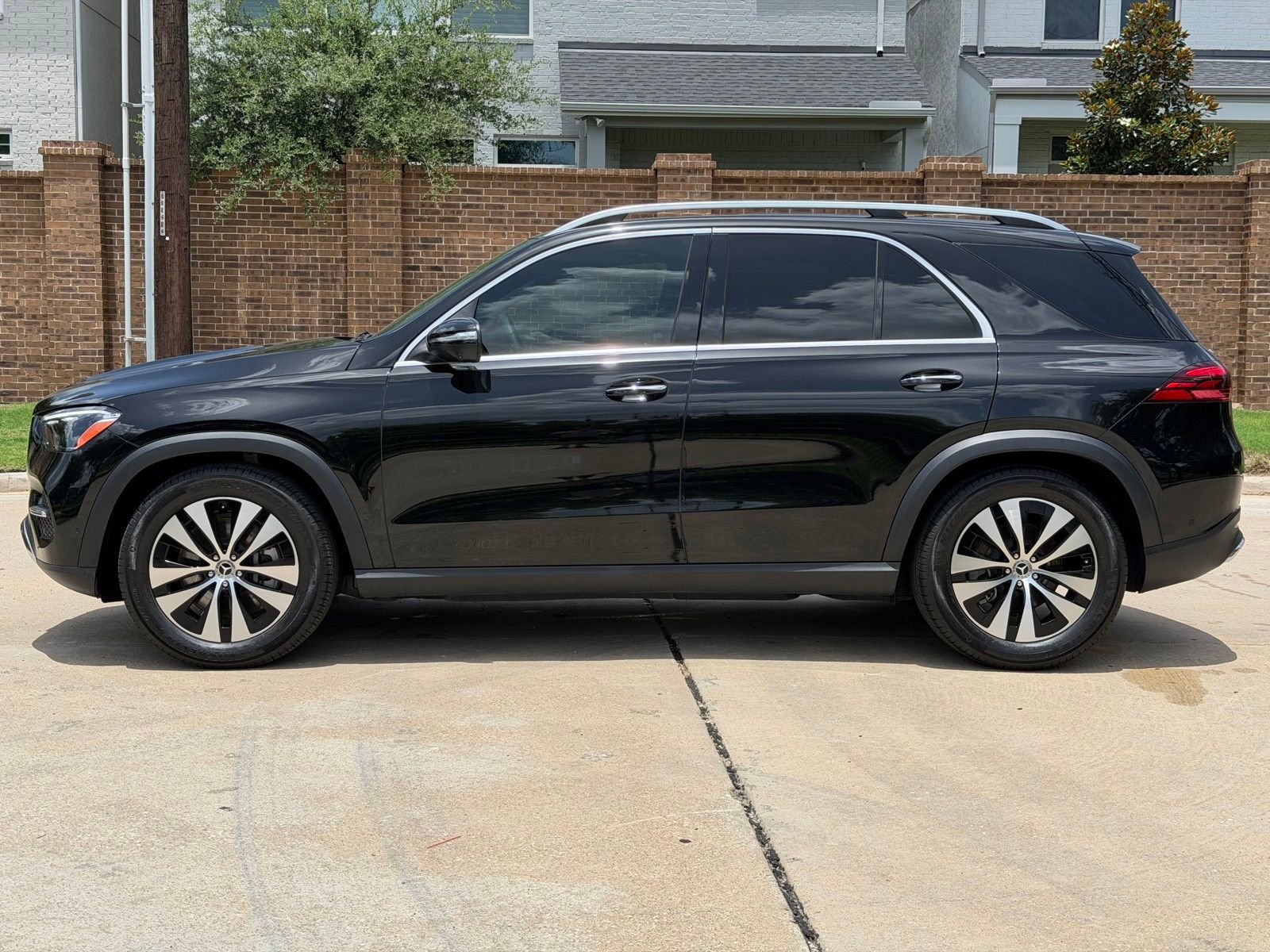 Certified Used 2025 Black Mercedes-Benz GLE 450 image 12