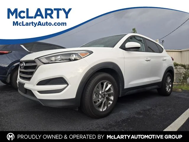 Used 2016 White Hyundai SE image 1
