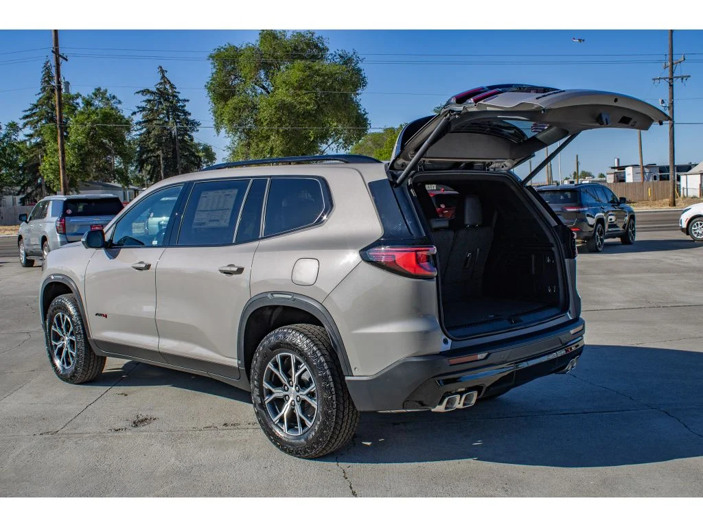 New 2026 RIVERSTONE METALLIC GMC AWD AT4 image 9