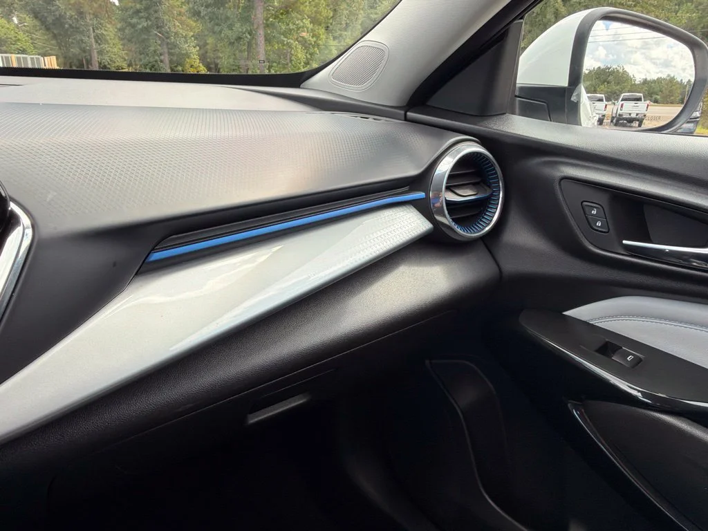 Used 2025 Summit White Chevrolet LT image 24