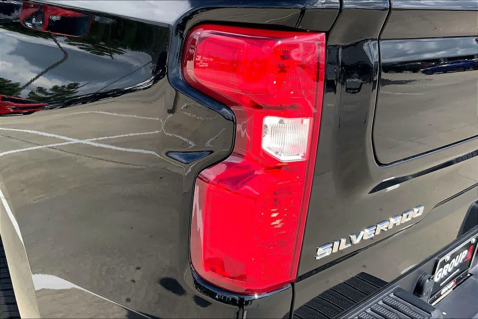 Used 2025 Black Chevrolet Custom image 27