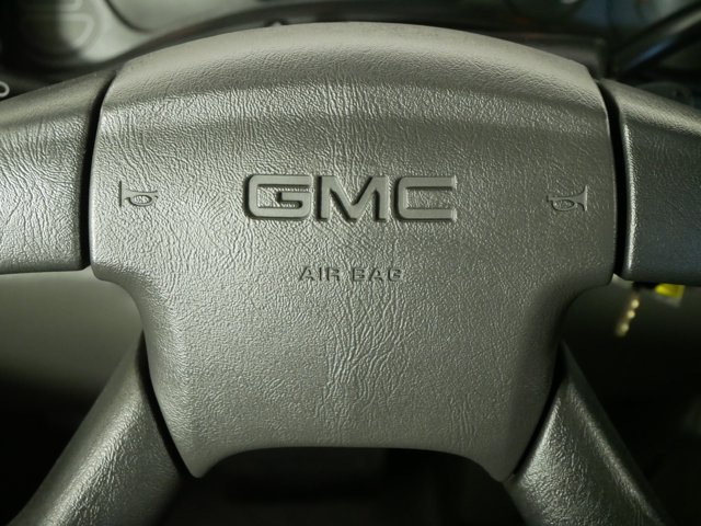 Used 2003 Pewter Metallic GMC  image 17