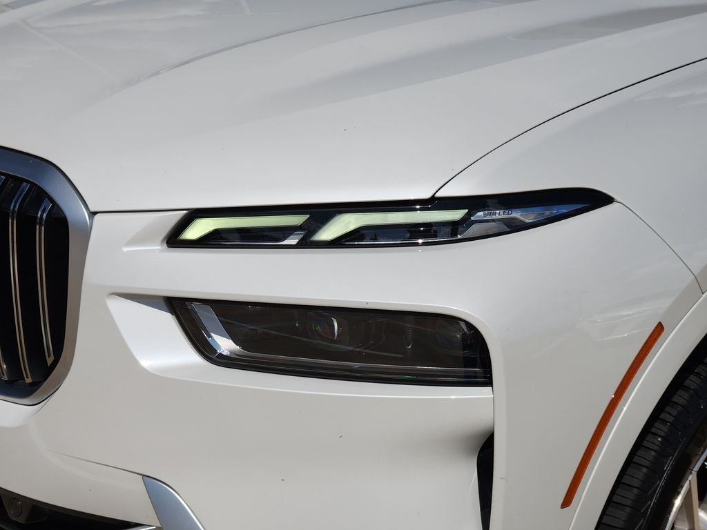 Used 2023 White Metallic BMW xDrive40i image 9