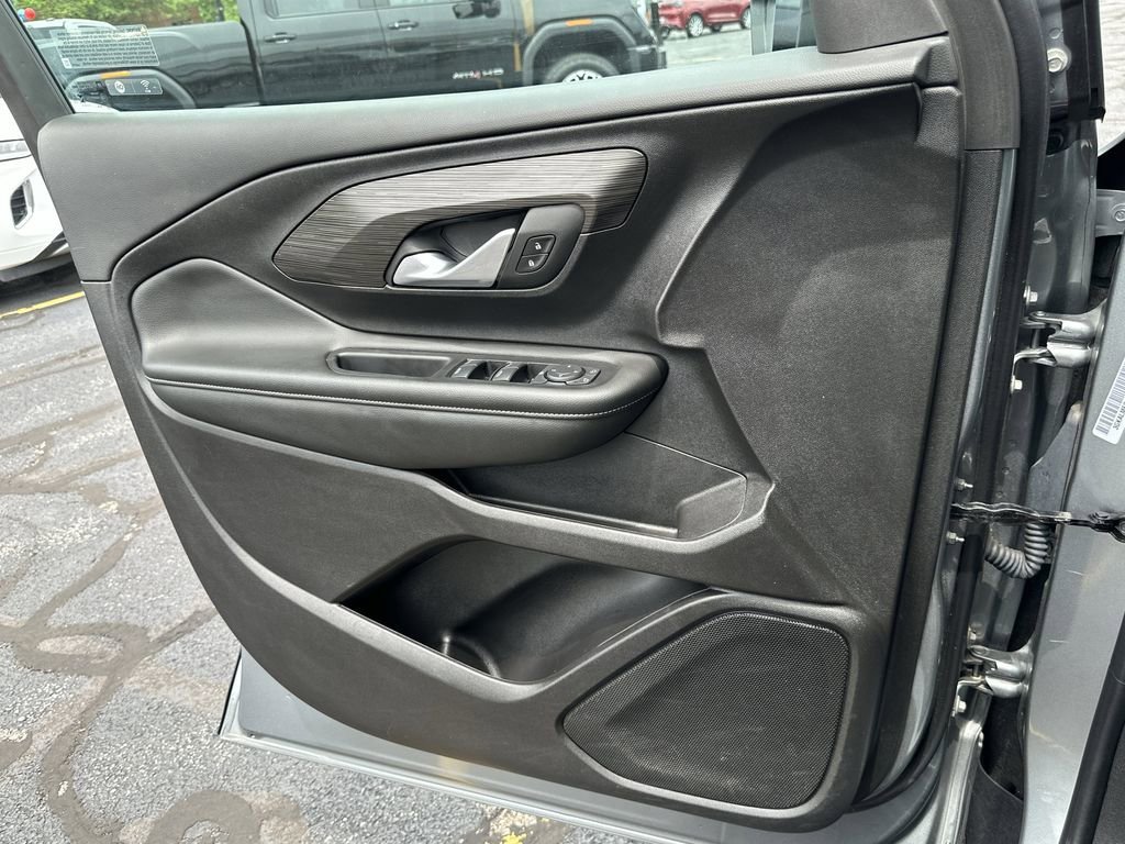 2024 GMC TERRAIN - Image 17