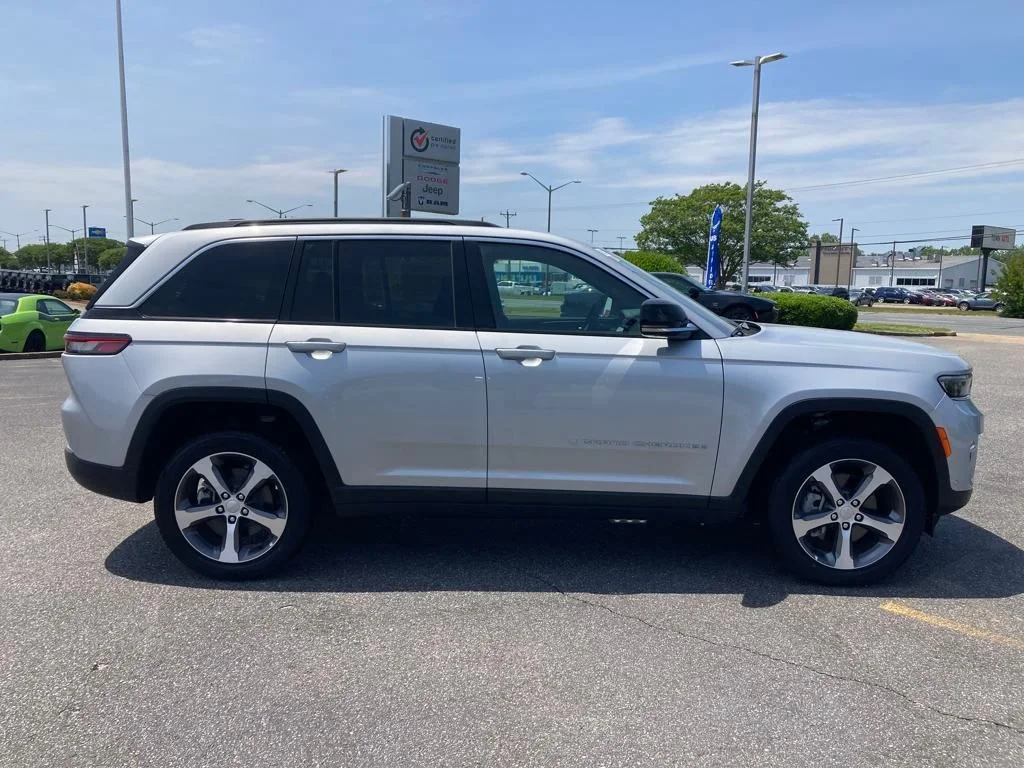 New 2024 Silver Zynith Jeep 4xe image 7