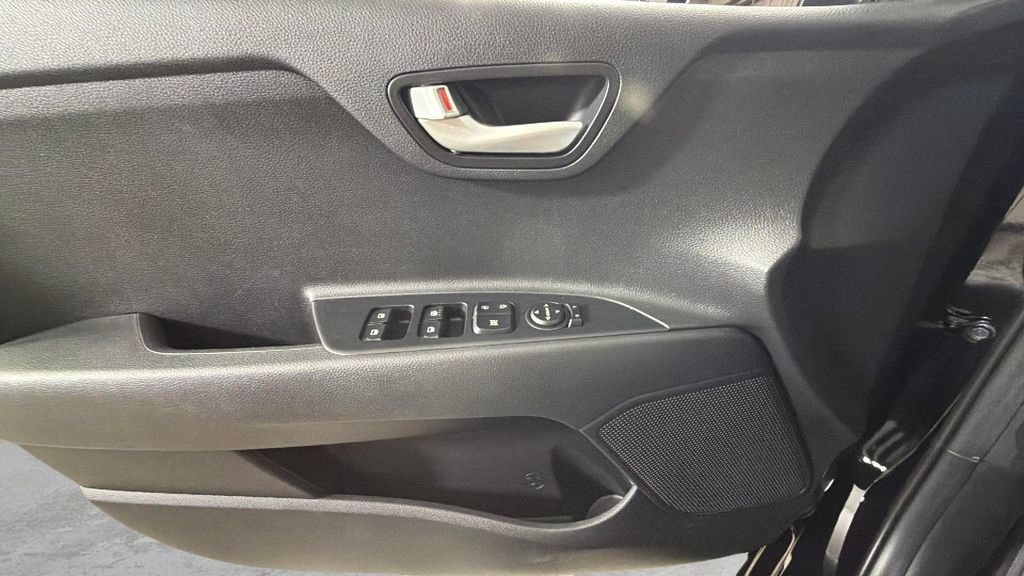 Used 2023 Black Kia S image 20