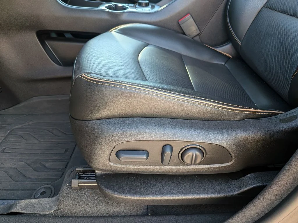 Used 2024 Silver GMC AT4 image 18
