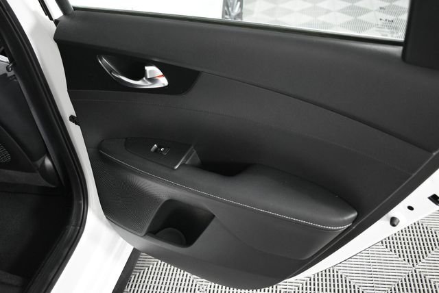 Used 2022 White Kia GT-Line image 21